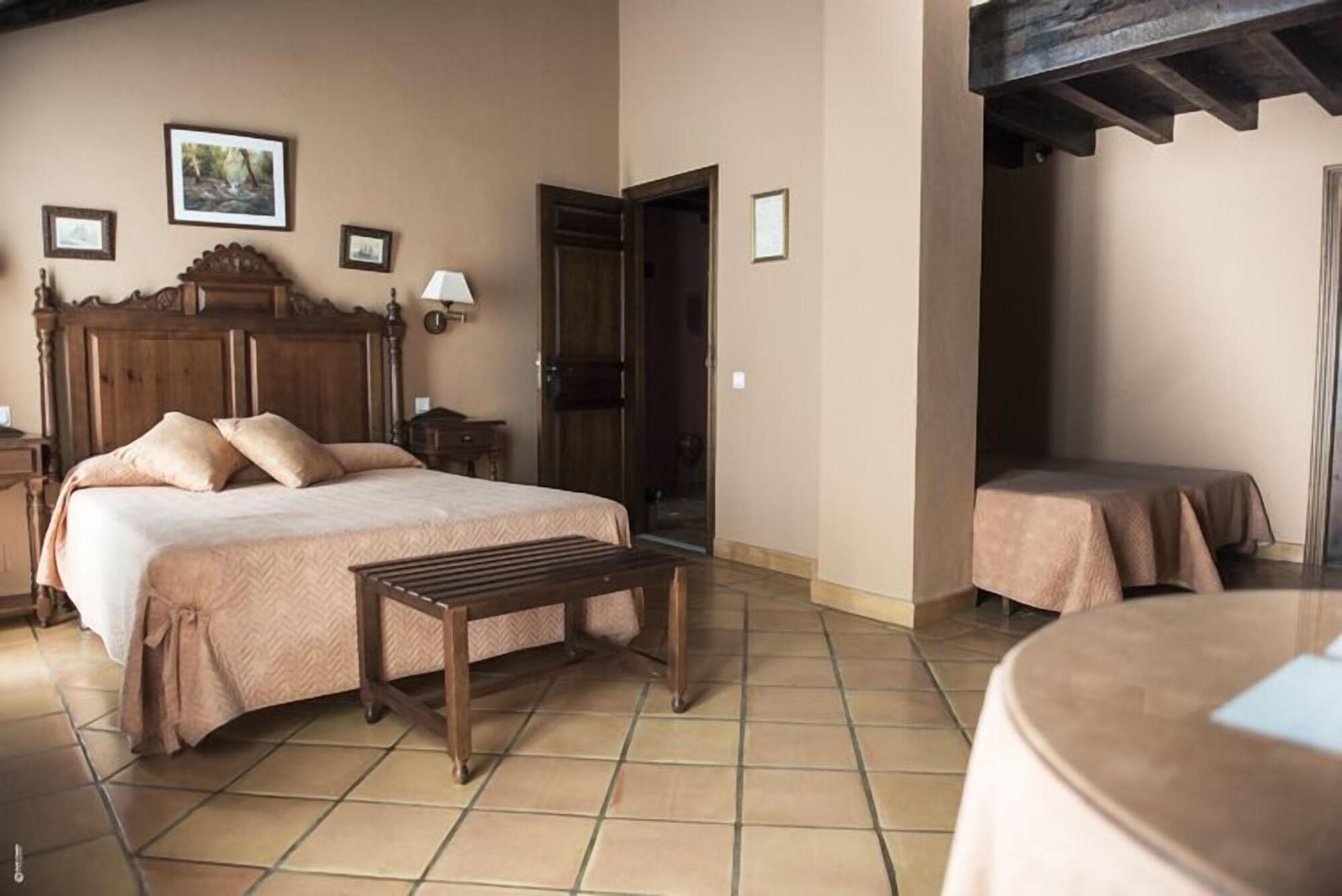 Casa Grande De El Burgo Hotel Exterior photo